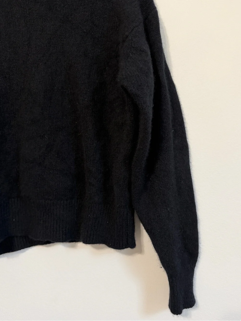 Aritzia Wilfred 100% Cashmere Sweater Size Medium Black